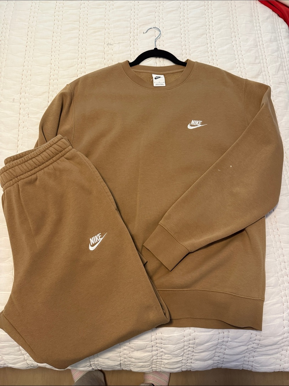 Nike Tan Crewneck Sweatshirt and Joggers Set